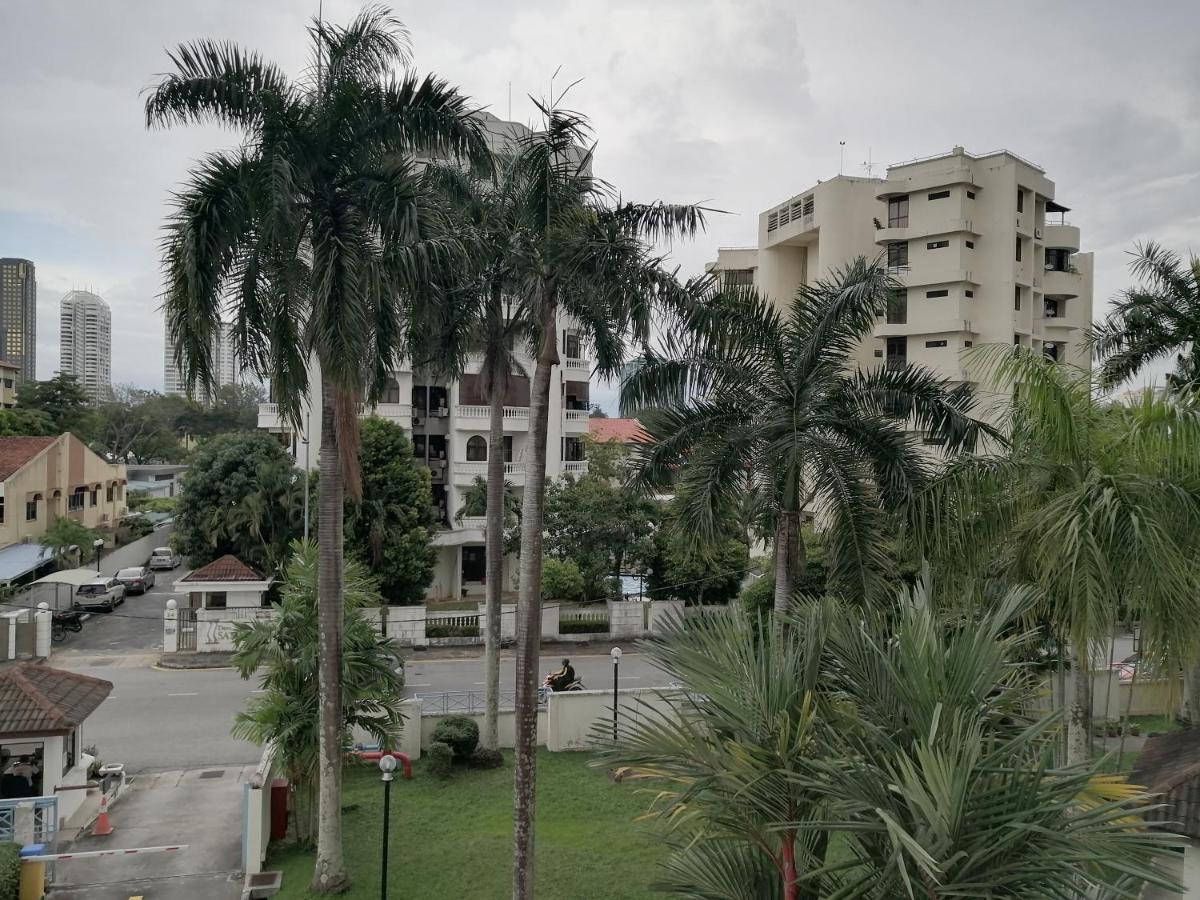 Apartemen Desa Pelangi *